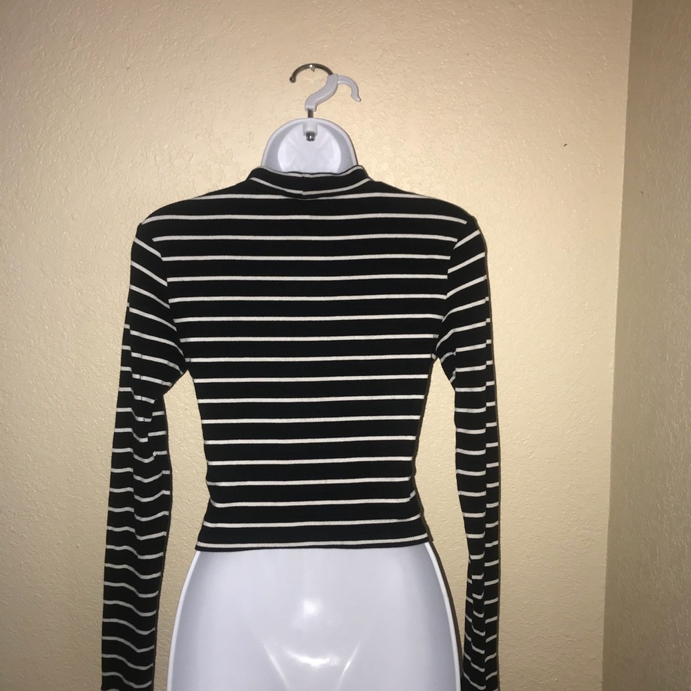 Black and white stripped turtle neck! - Picture 2 of 3